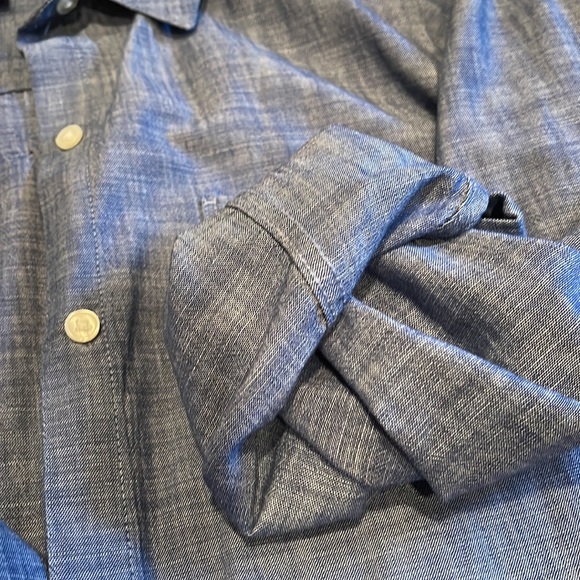 Beautiful banana republic button up - Picture 3 of 4